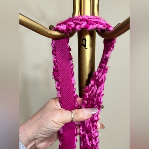 Vintage GAP Barbie
pink wool Crochet Crossbody hand Bag KNIT BOHO Hippie purse - Picture 5 of 9